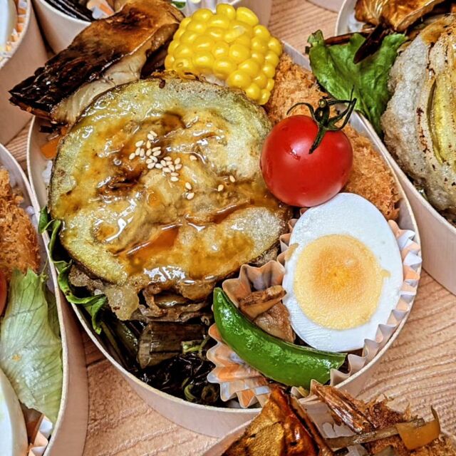 @be_happy_izu さんの、日本晴ナスが最高ーーーに美味しそうなお弁当〜！！！  こんなふうに使っていただけて、幸せです！  夏もBe Happyさんのお弁当もって、海に山に、楽しみましょう♪